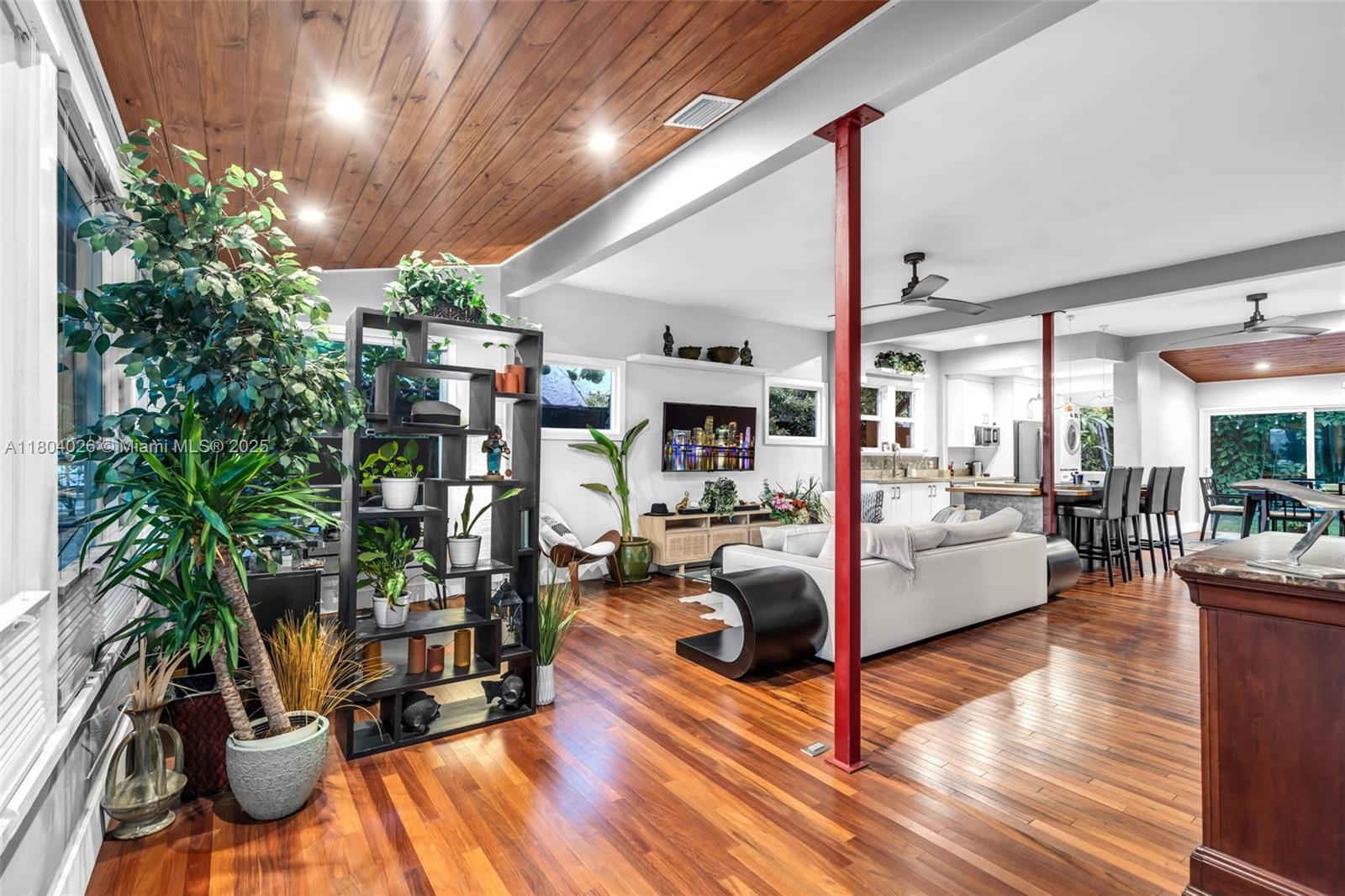Listing Photo 8