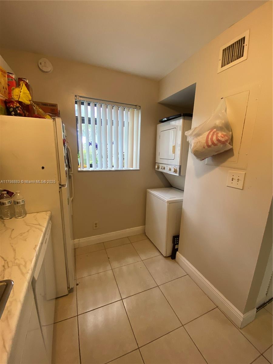 Residential, Pompano Beach, Florida image 11