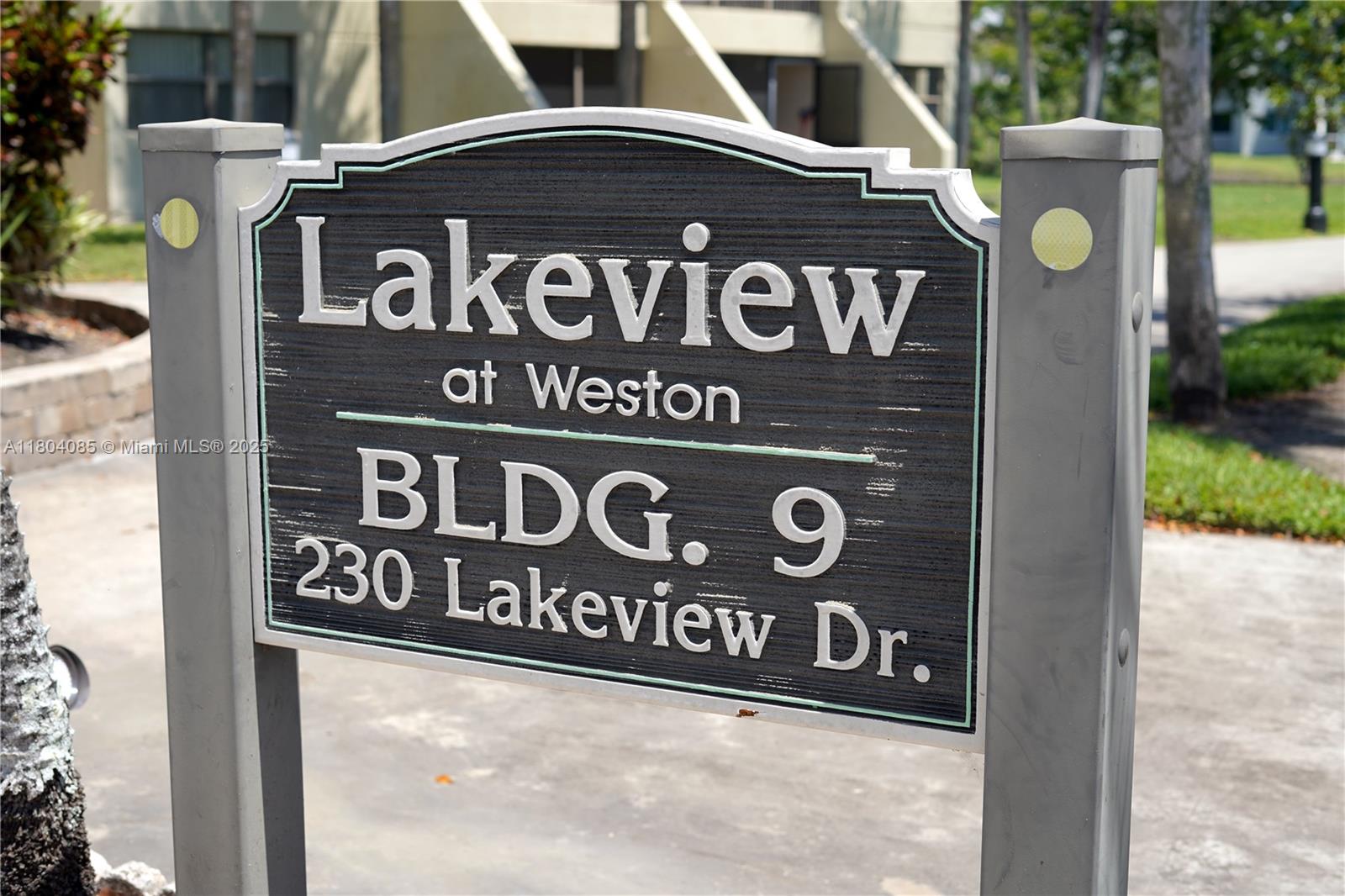 230 Lakeview Dr #102, Weston, Florida image 1