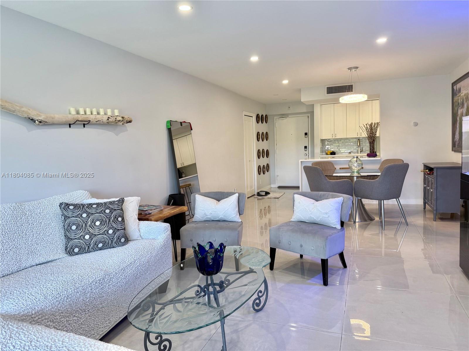 230 Lakeview Dr #102, Weston, Florida image 5