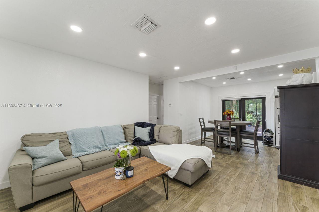1330 NE 155th St, North Miami Beach, Florida image 11