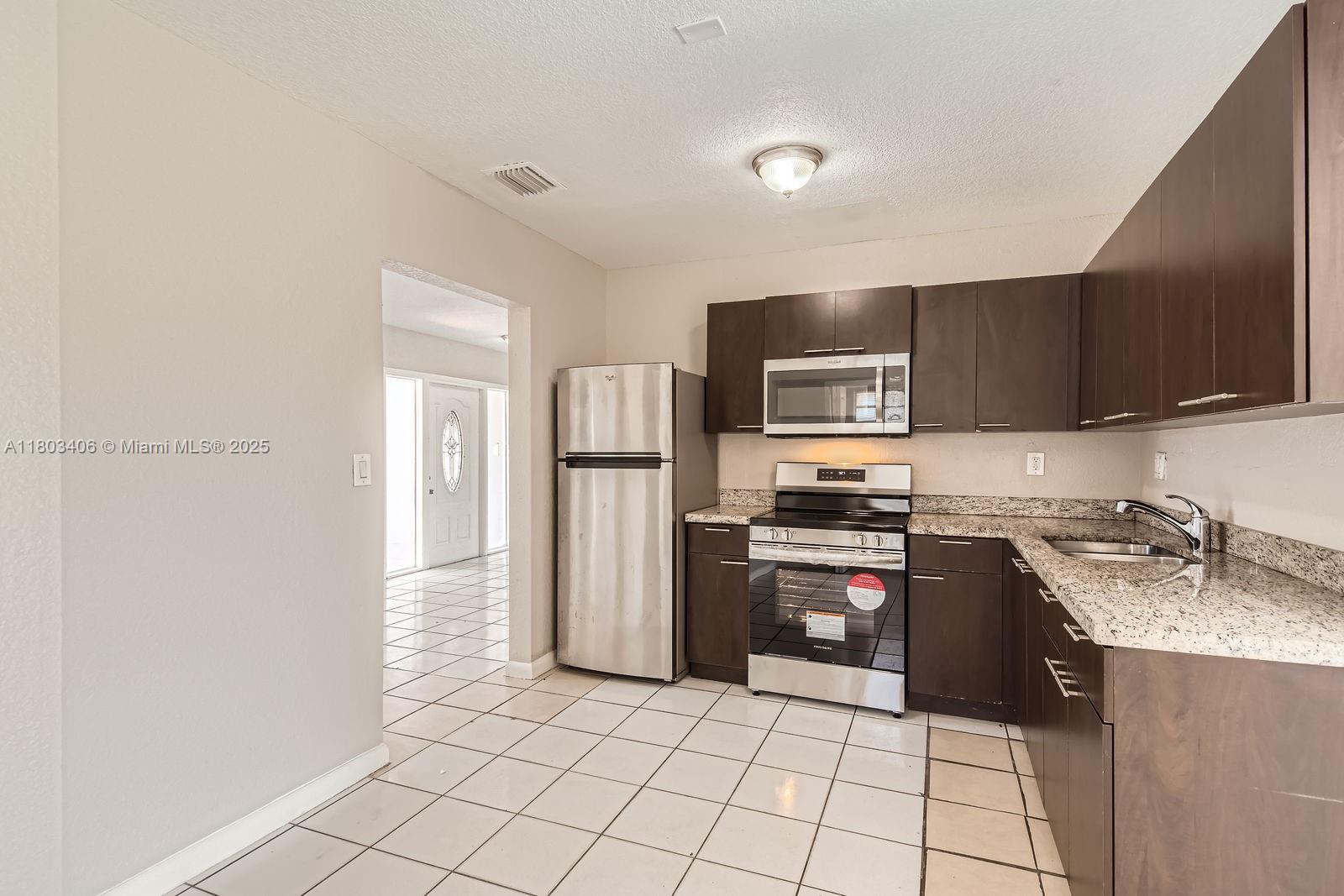 3226 NW 41st St, Lauderdale Lakes, Florida image 2