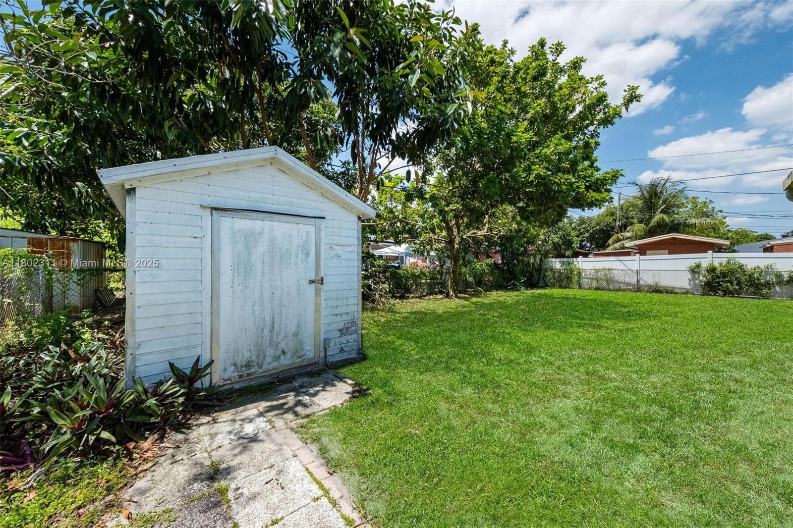 4240 NW 22nd St, Lauderhill, Florida image 38