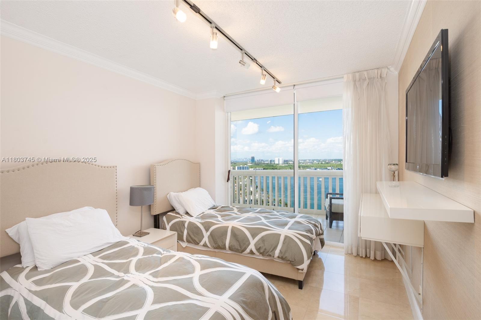 1000 W Island Blvd #2707, Aventura, Florida image 12