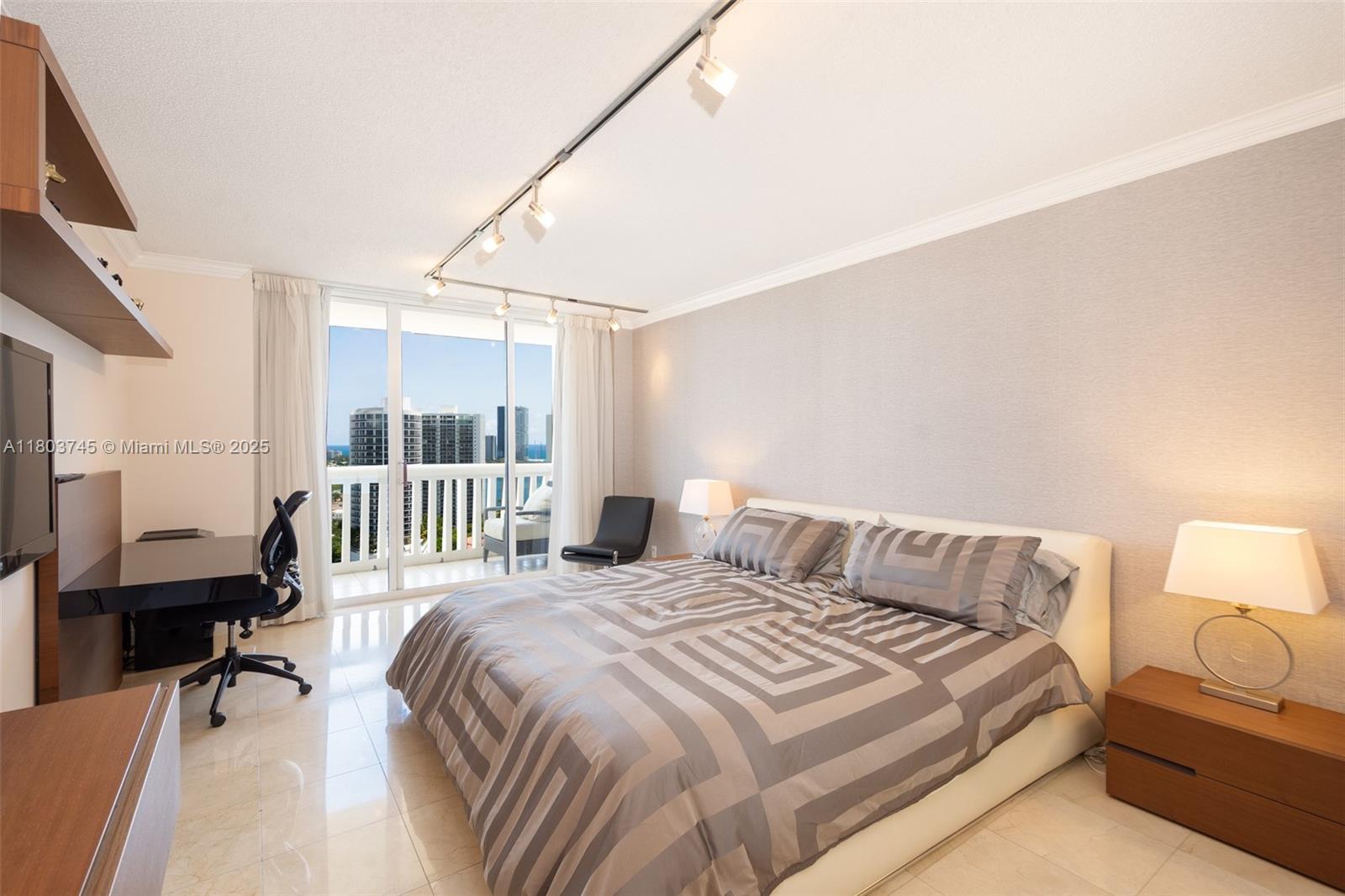 1000 W Island Blvd #2707, Aventura, Florida image 7