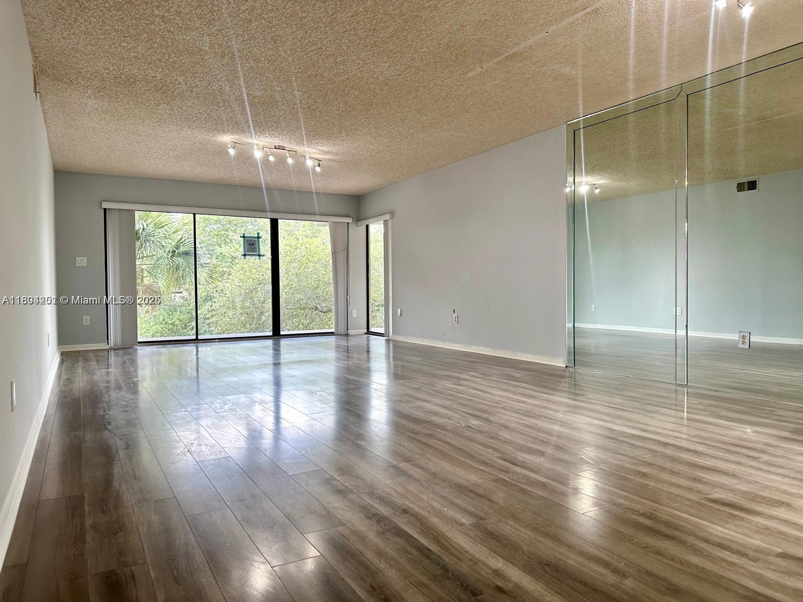 601 Ives Dairy Rd #401-8, Miami, Florida image 24