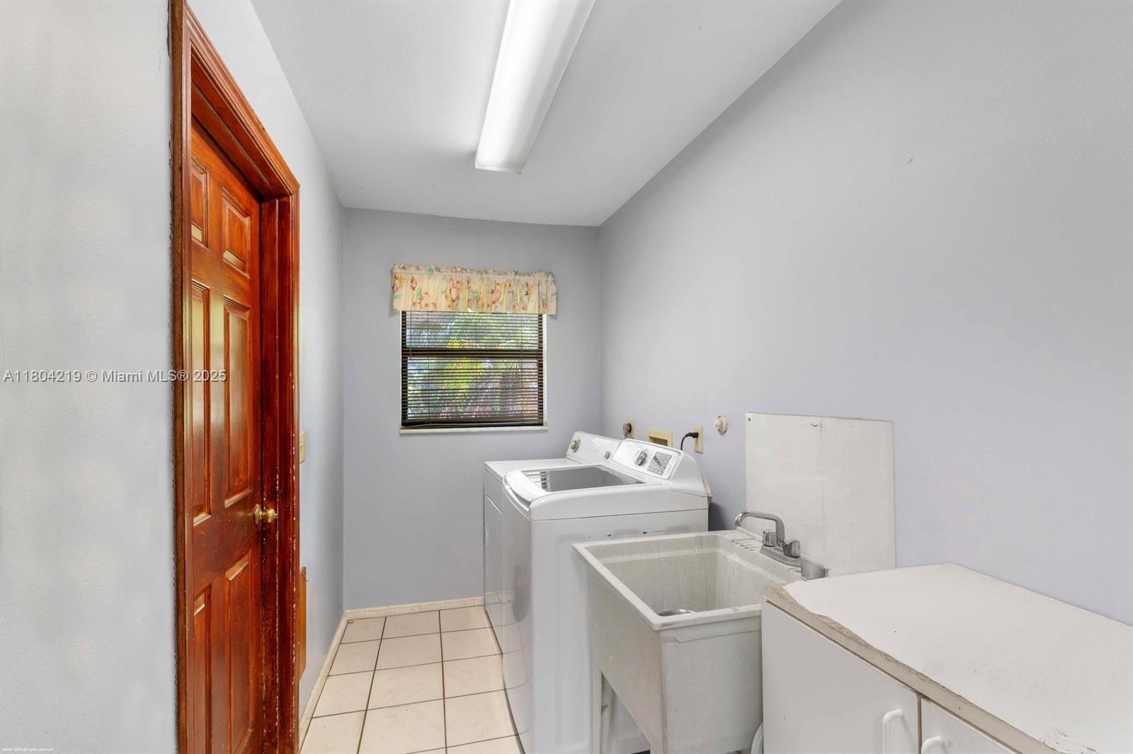 15365 Meadow Wood Dr, Wellington, Florida image 12