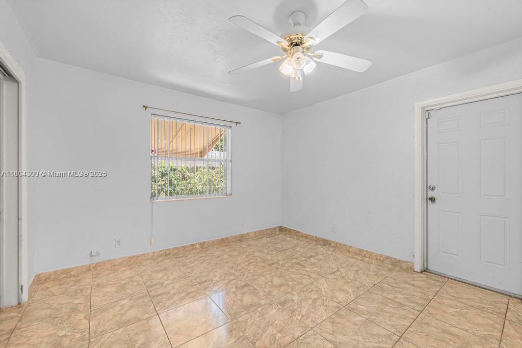 104 SW 7th Ave, Hallandale Beach, Florida image 12