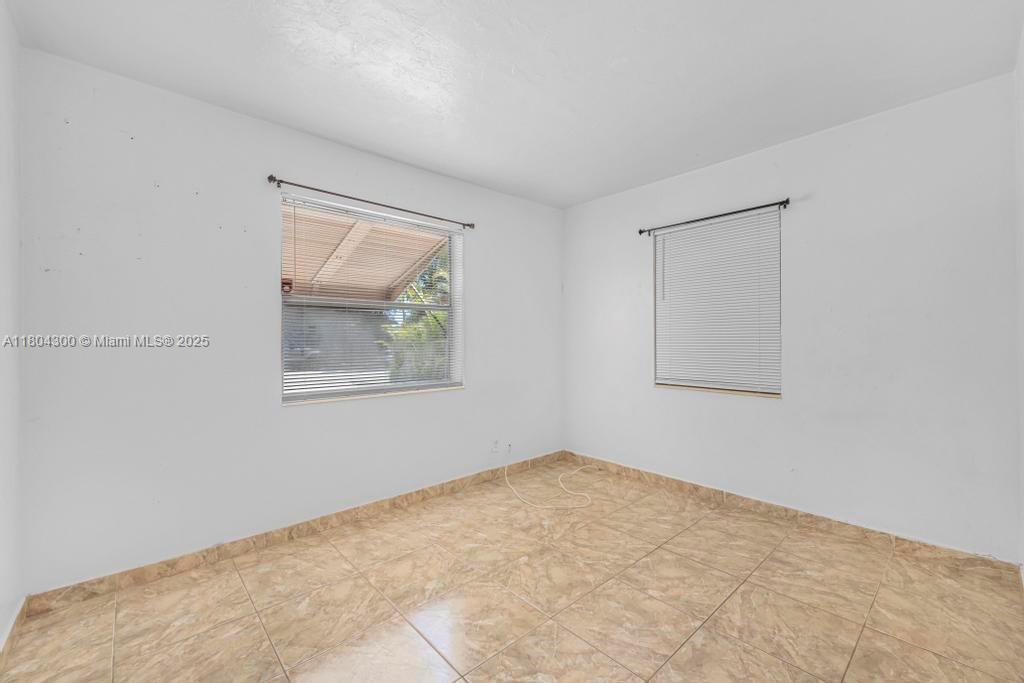 104 SW 7th Ave, Hallandale Beach, Florida image 14