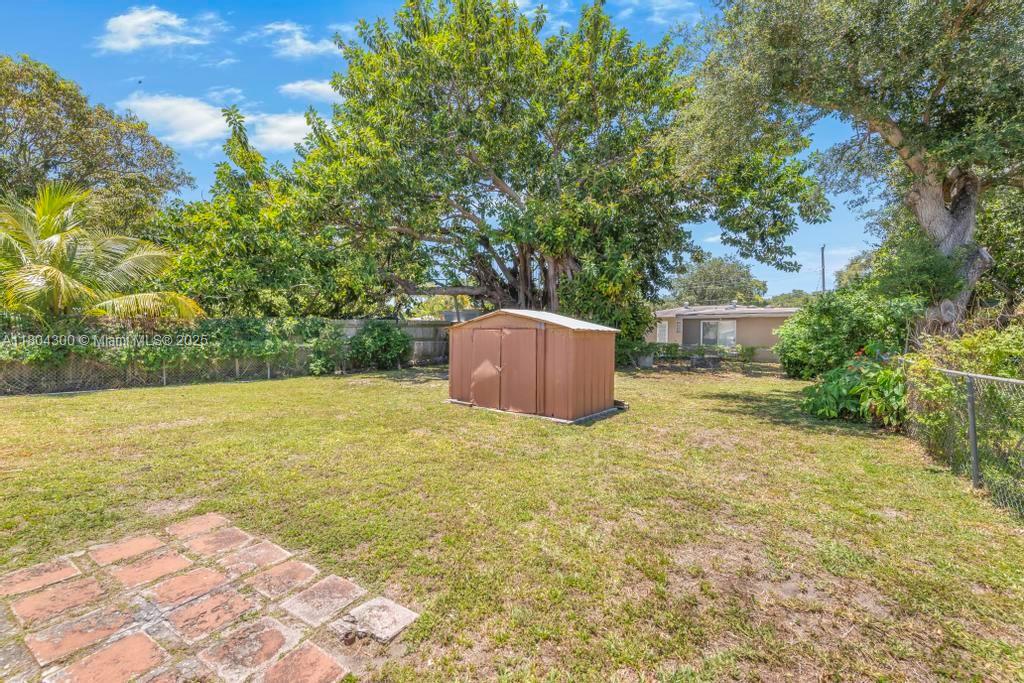 104 SW 7th Ave, Hallandale Beach, Florida image 4