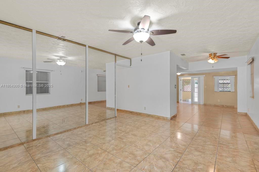 104 SW 7th Ave, Hallandale Beach, Florida image 8