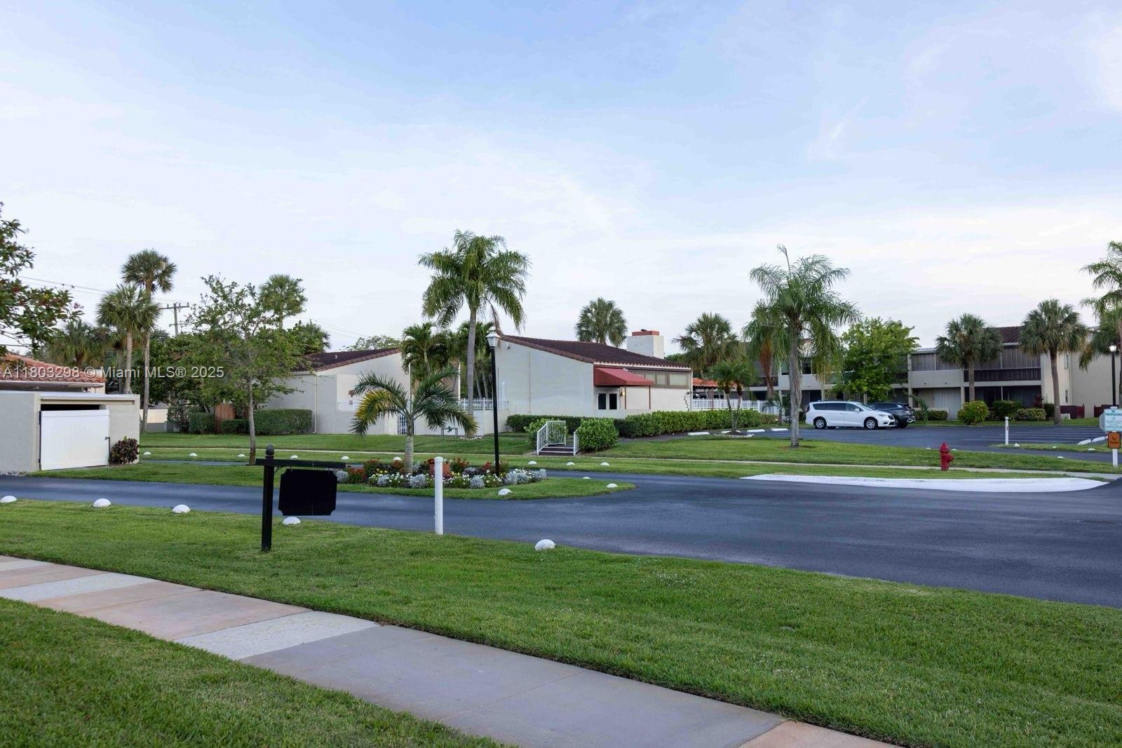 2541 Boundbrook Blvd #122, Palm Springs, Florida image 25