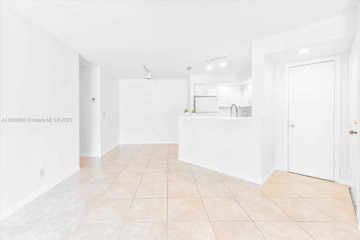 3420 N Pinewalk Dr N #713, Margate, Florida image 3