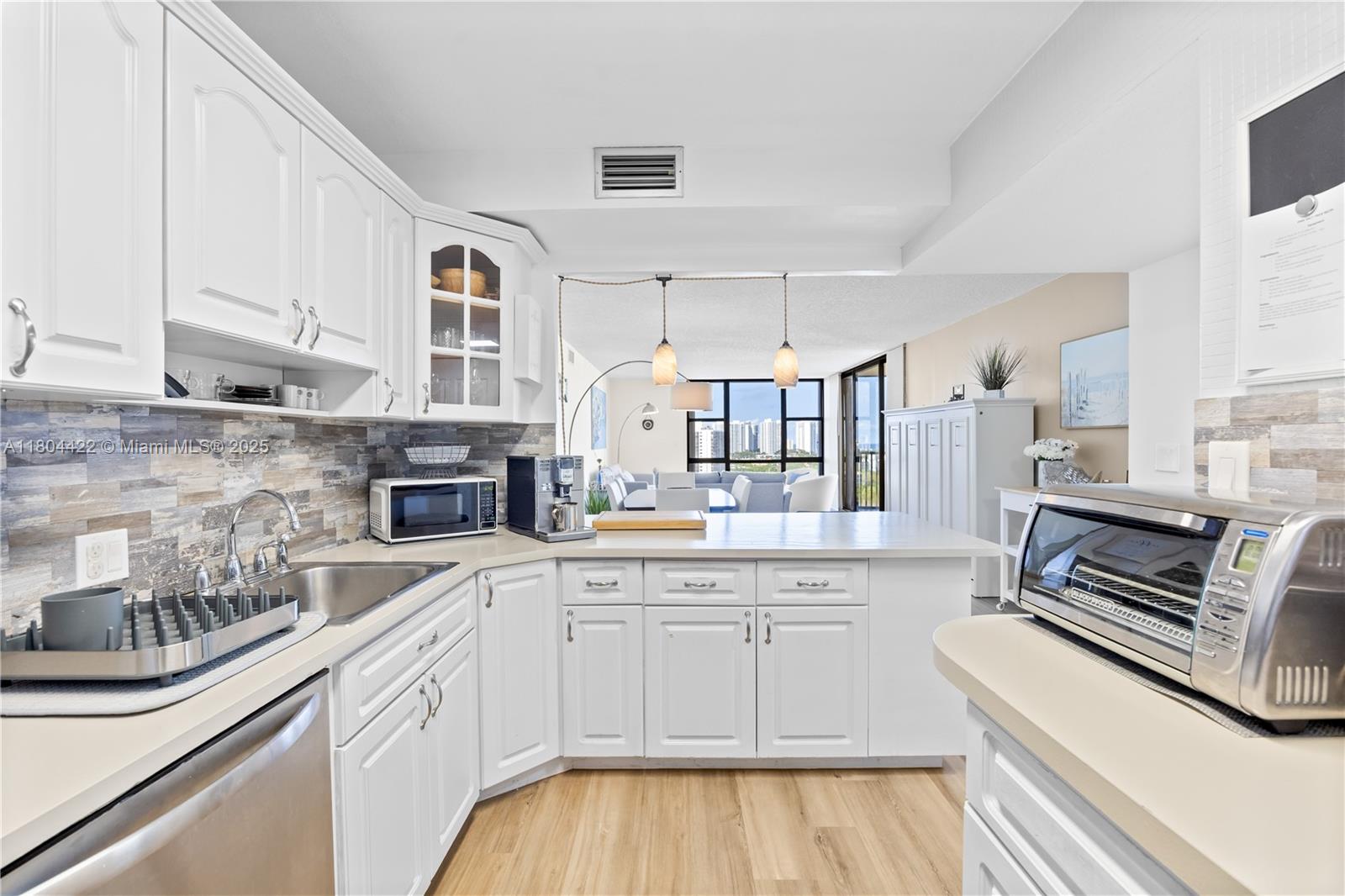 20301 W Country Club Dr #1623, Aventura, Florida image 11