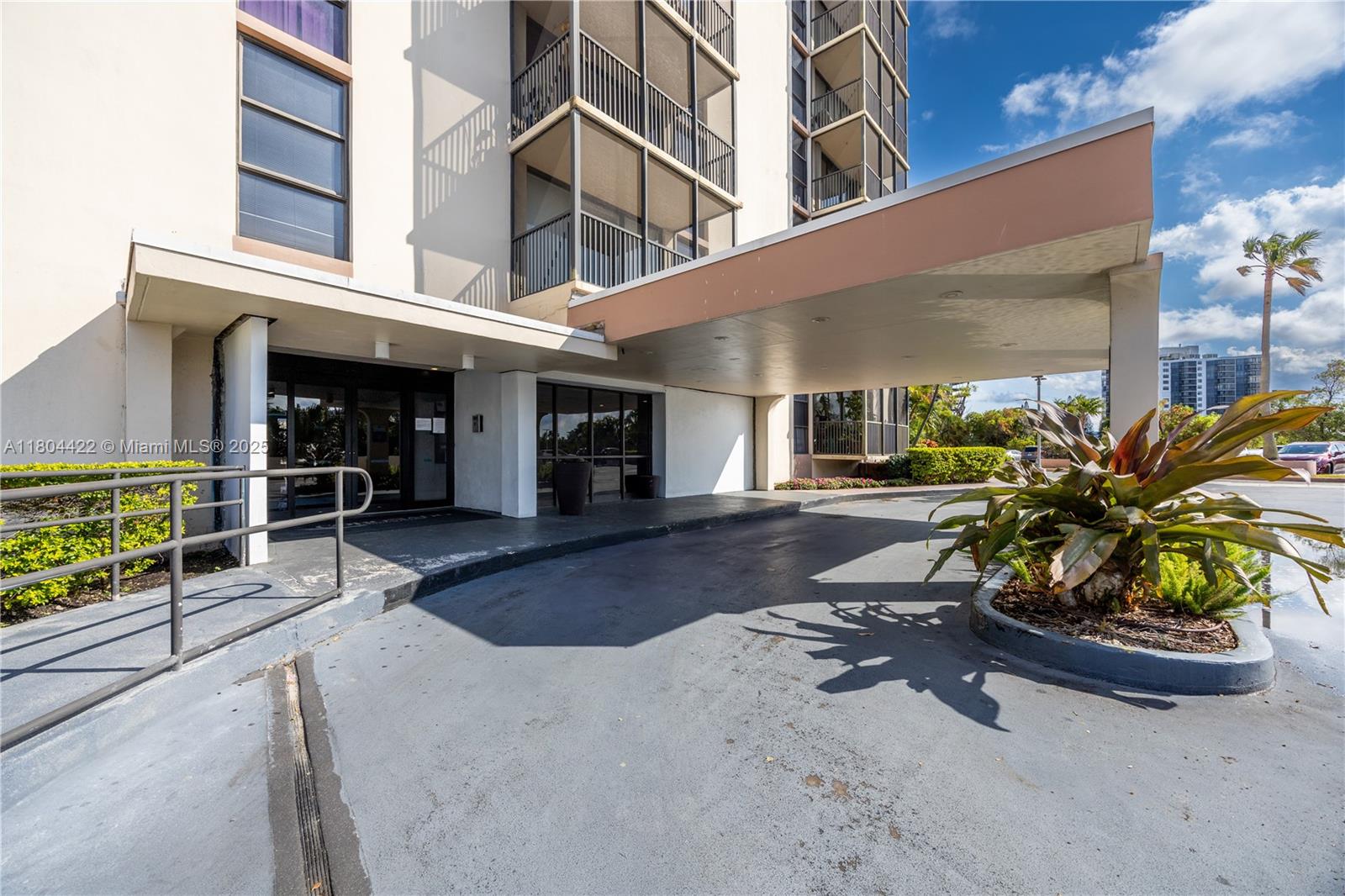 20301 W Country Club Dr #1623, Aventura, Florida image 32