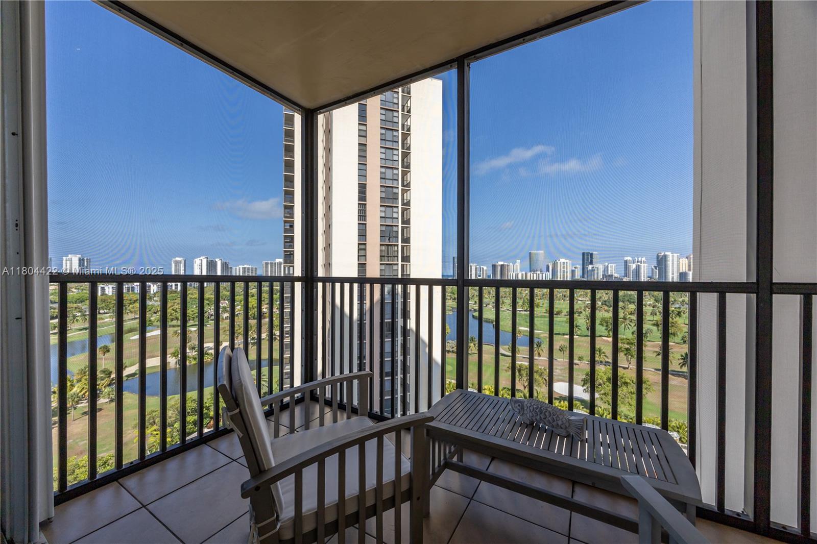 20301 W Country Club Dr #1623, Aventura, Florida image 4