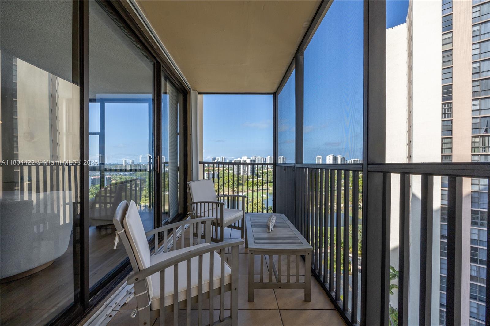 20301 W Country Club Dr #1623, Aventura, Florida image 5