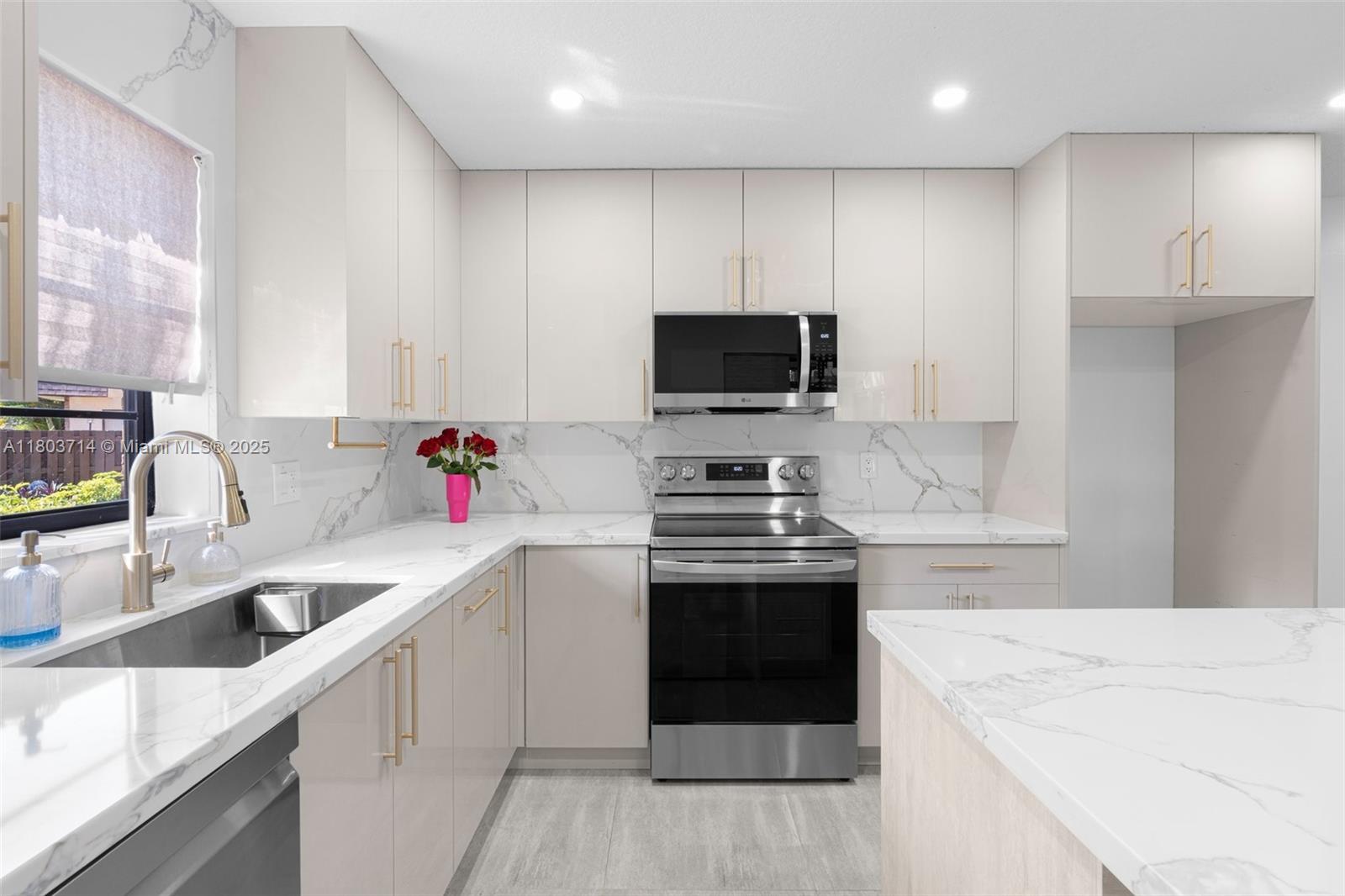 2622 NW 99th Ave, Coral Springs, Florida image 11