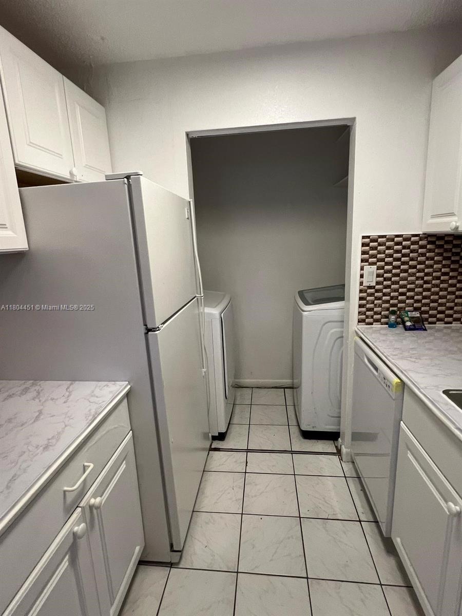 927 NE 199th St #102, Miami, Florida image 3