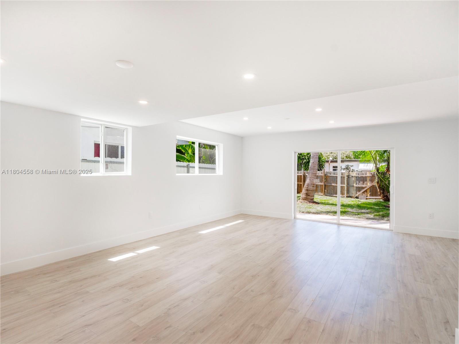 2039 NE 172nd St, North Miami Beach, Florida image 11