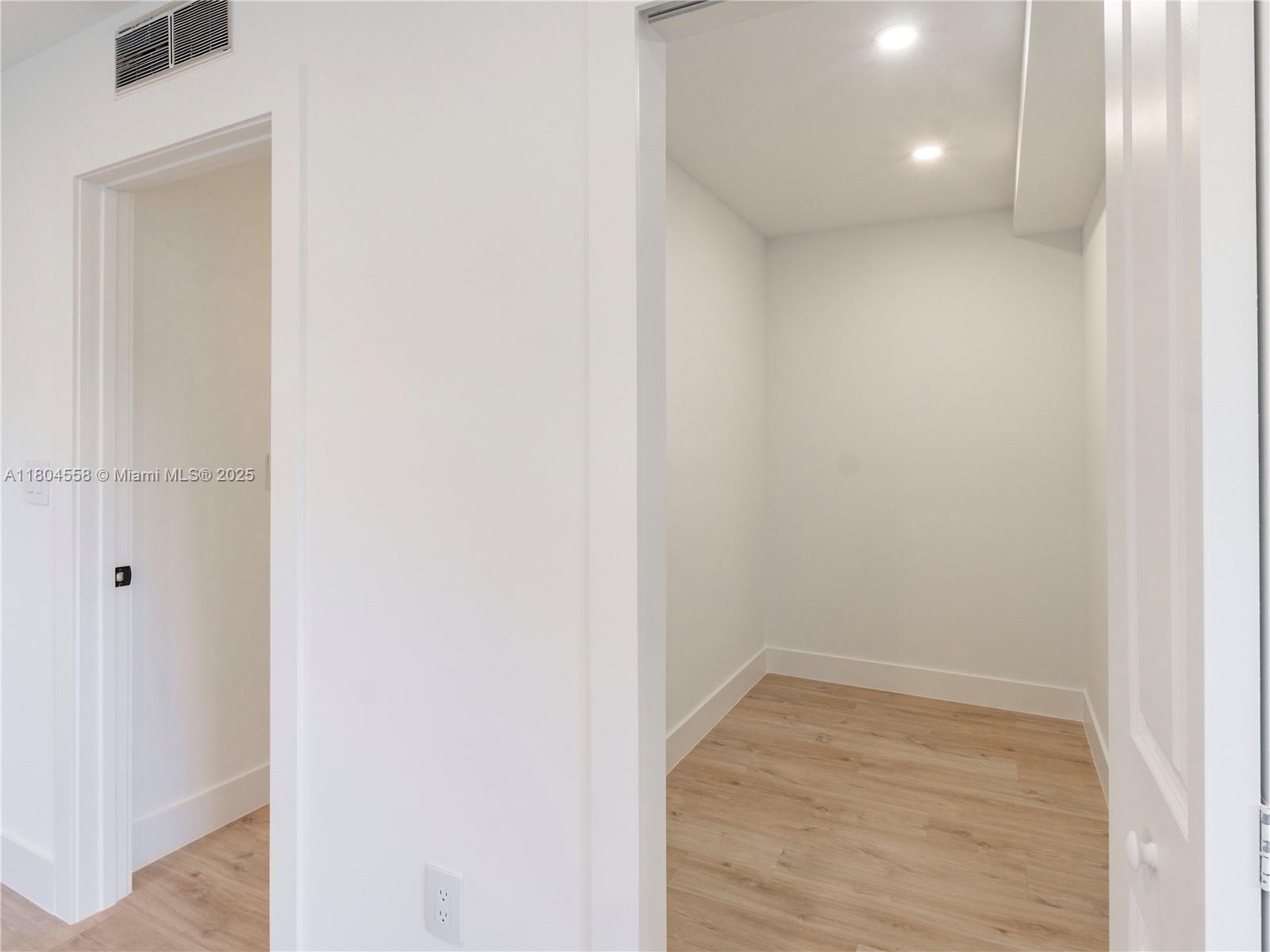 2039 NE 172nd St, North Miami Beach, Florida image 16