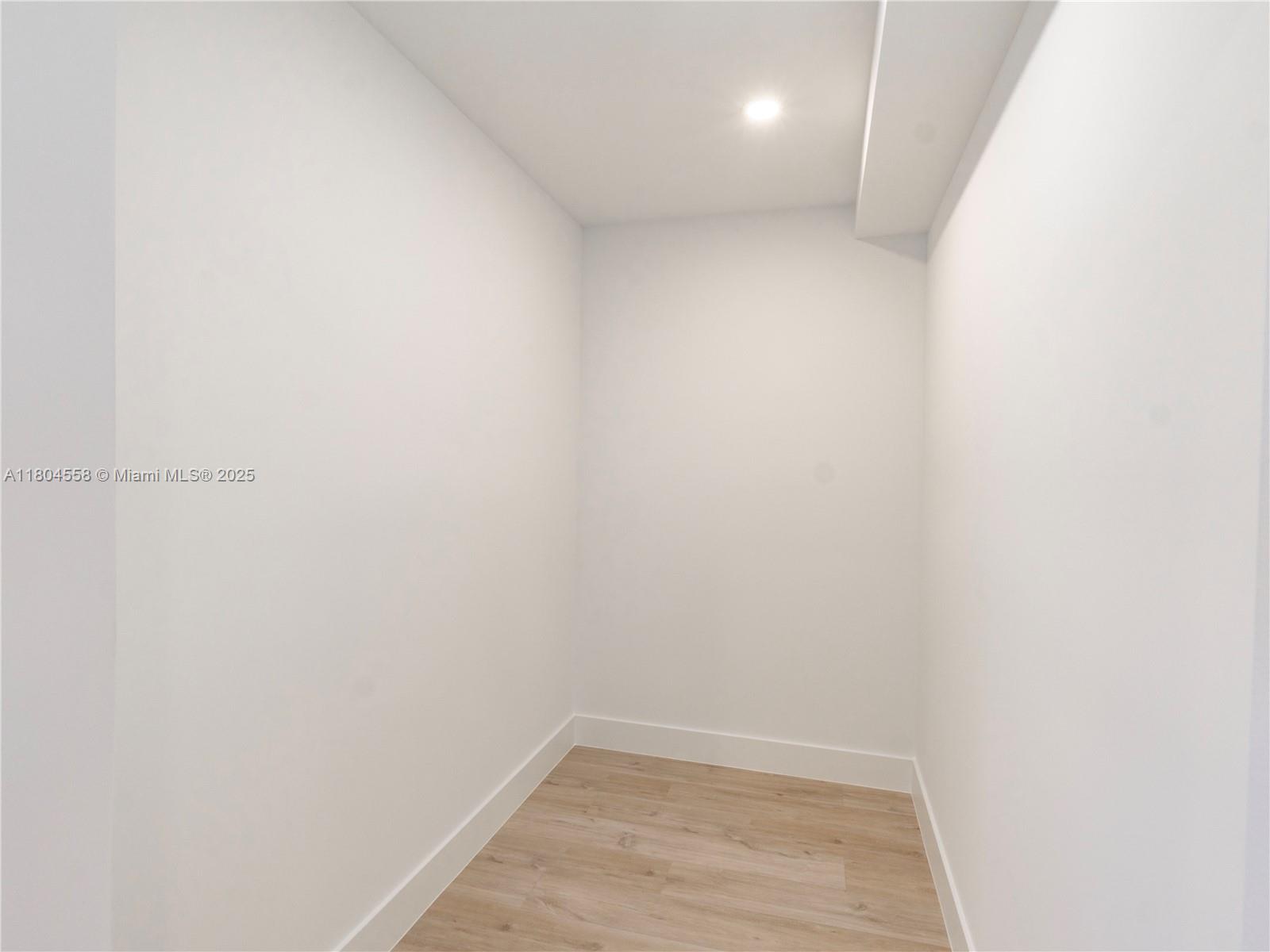 2039 NE 172nd St, North Miami Beach, Florida image 17