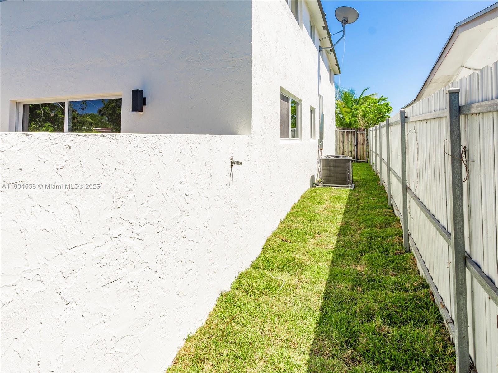 2039 NE 172nd St, North Miami Beach, Florida image 24