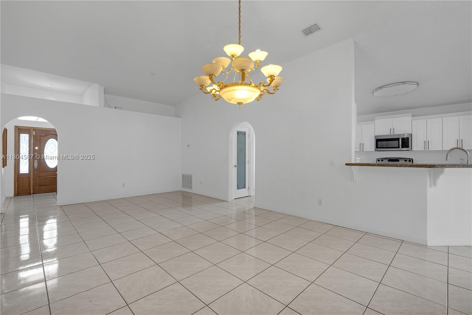 4617 Horseshoe Pick Lane, Brandon, Florida image 12