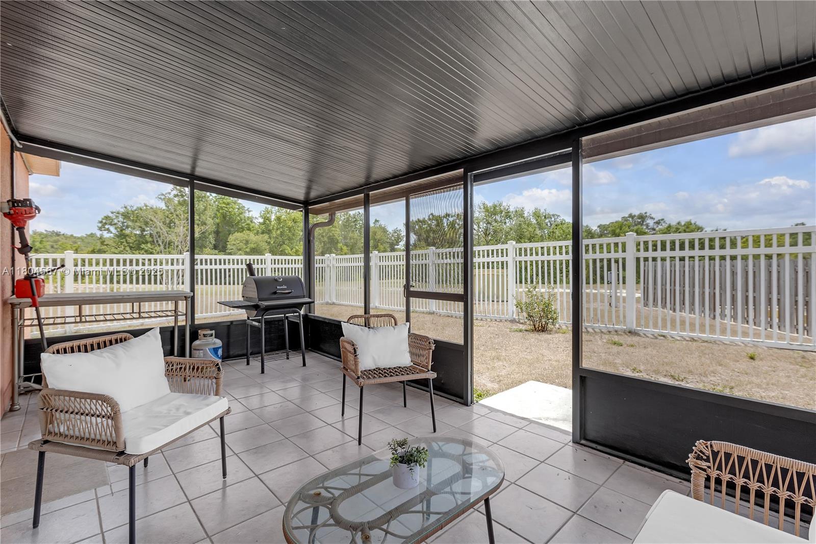 4617 Horseshoe Pick Lane, Brandon, Florida image 40