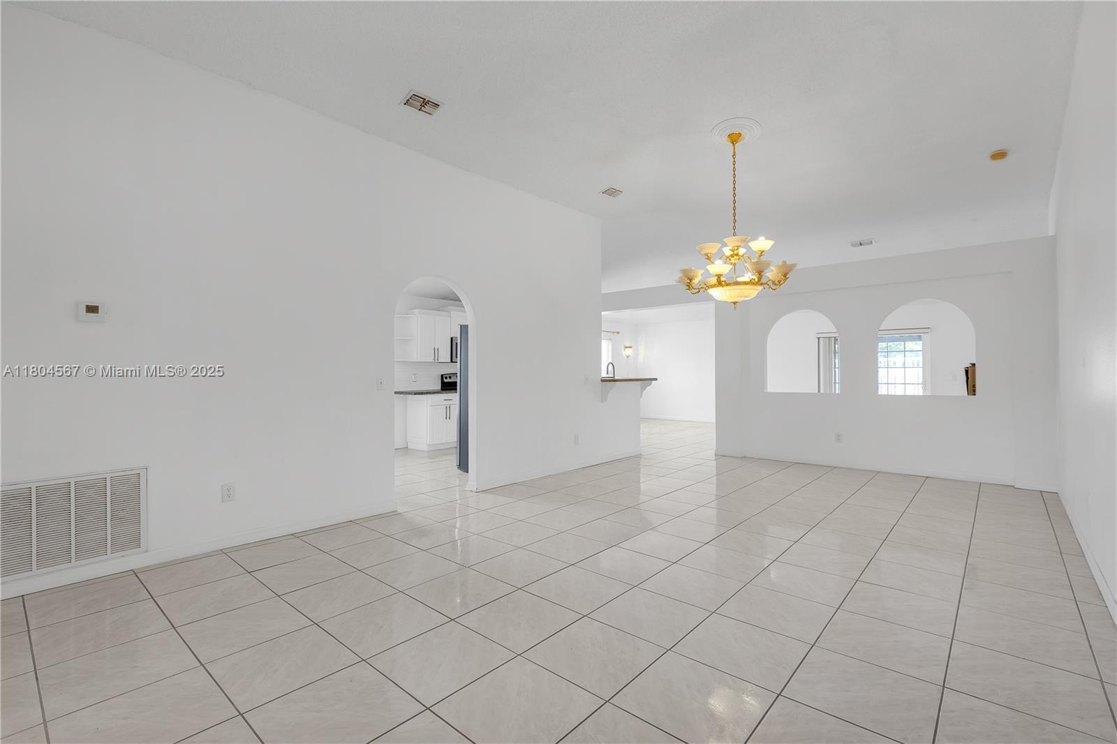 4617 Horseshoe Pick Lane, Brandon, Florida image 9