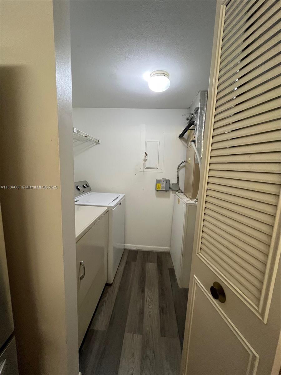 512 Shady Pine Way #D2, Green Acres, Florida image 17
