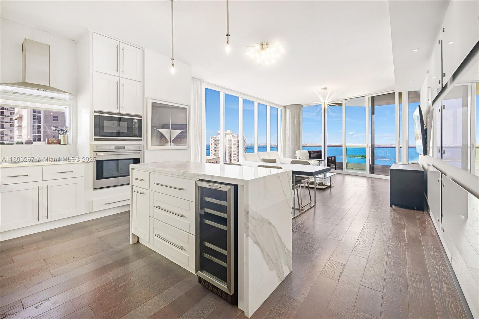 Apartamento à Venda em Miami, FL