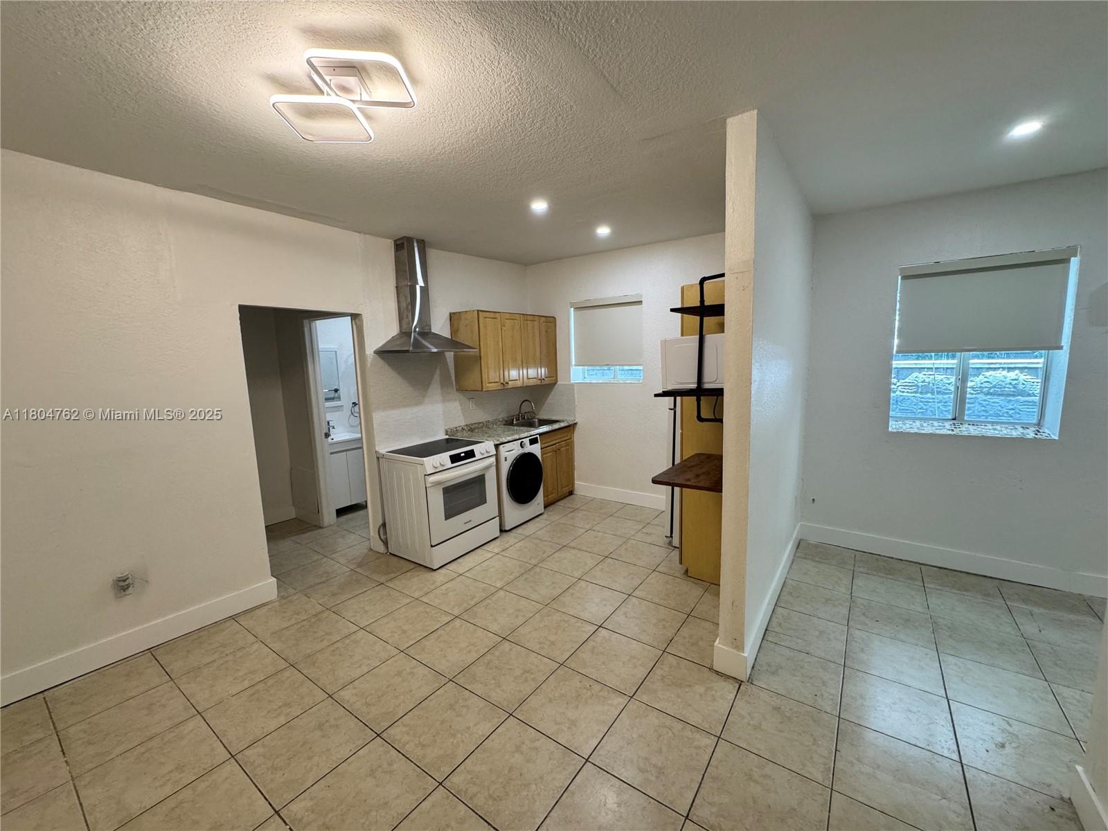 1021 NW 3rd St #106, Miami, Florida image 4