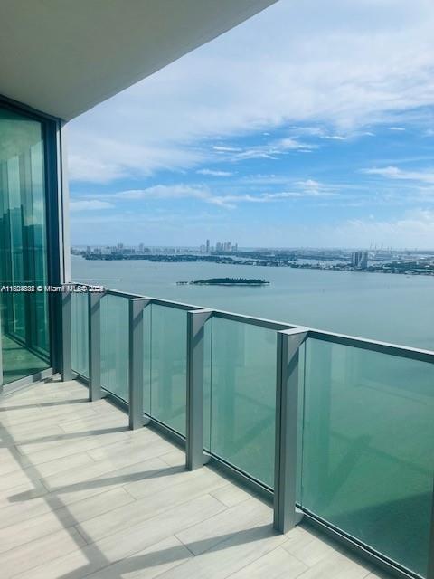 Condo for Sale in Miami, FL