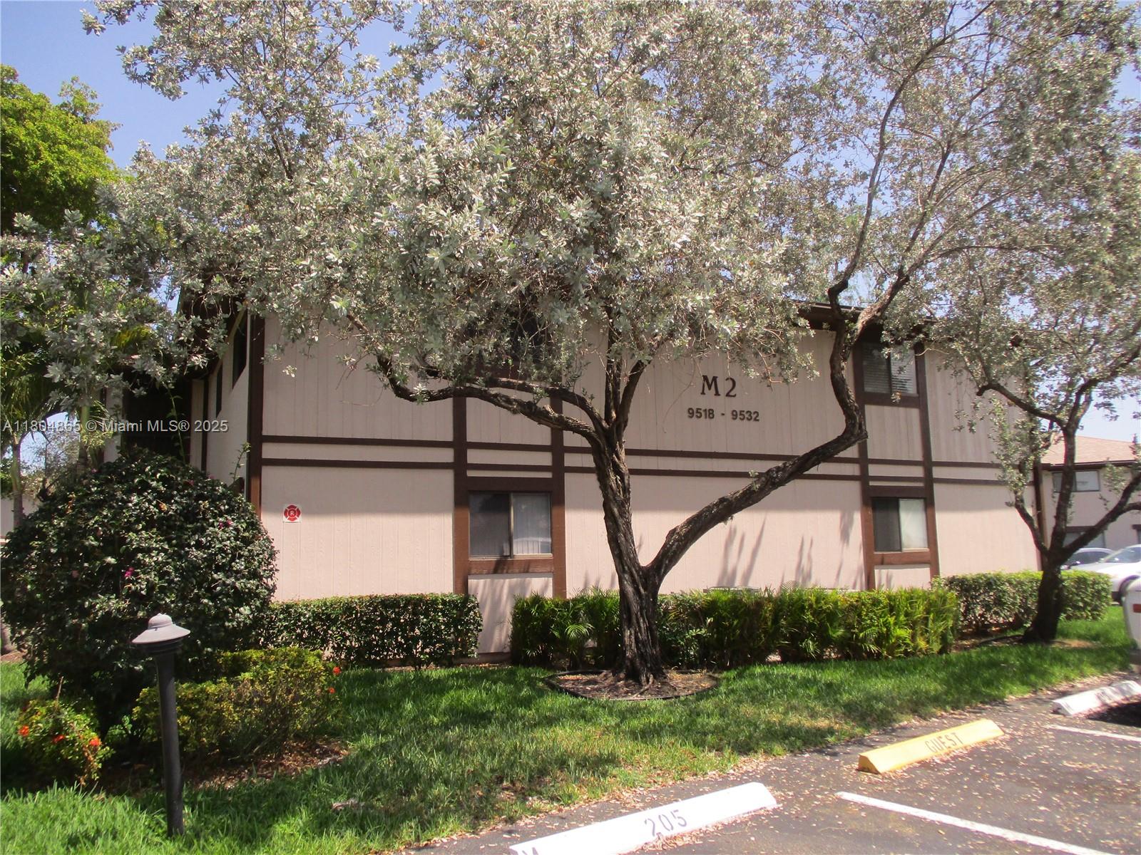 9530 N Belfort Cir #M2-108, Tamarac, Florida image 1