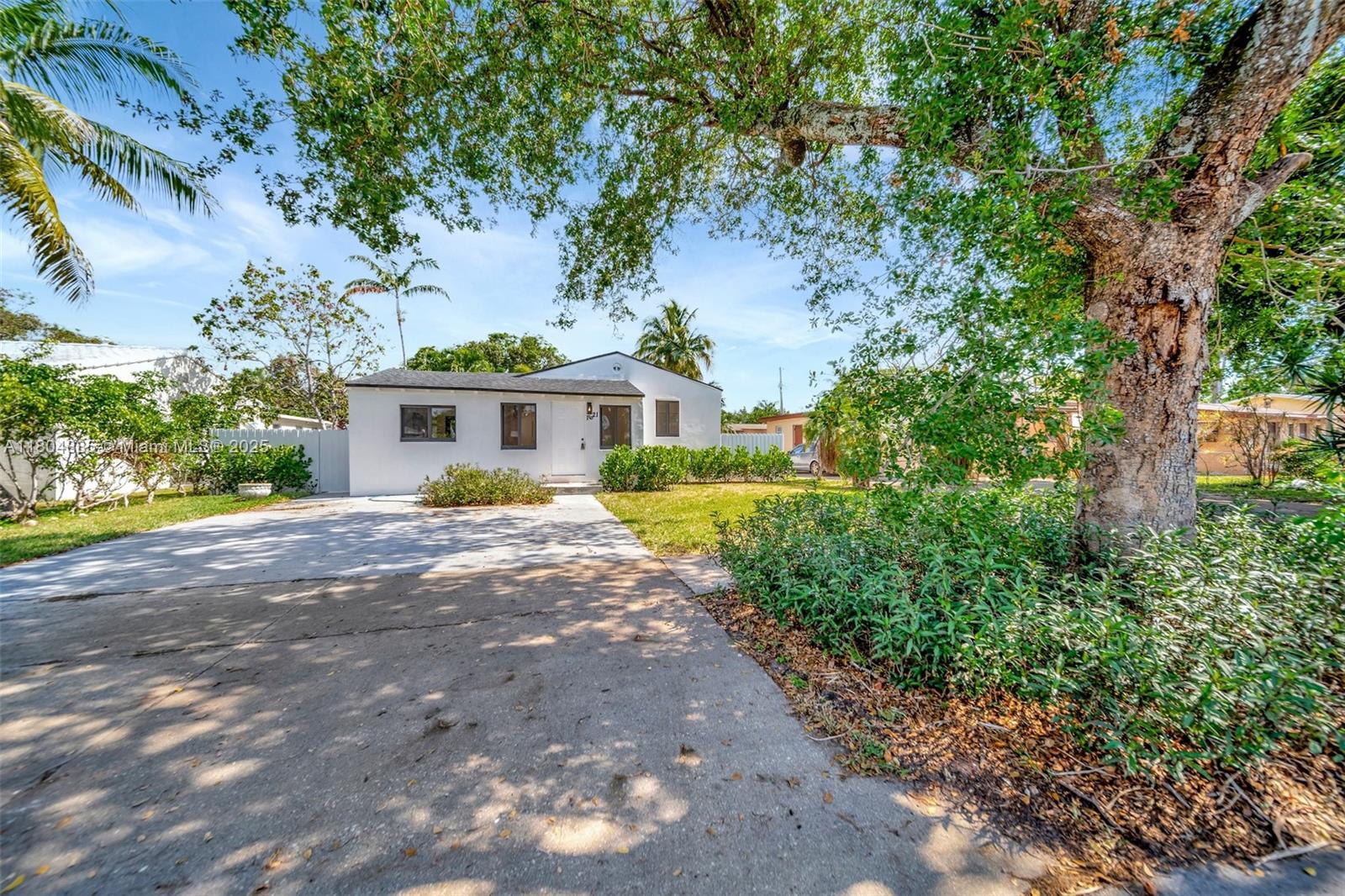 1921 Harding St, Hollywood, Florida image 2