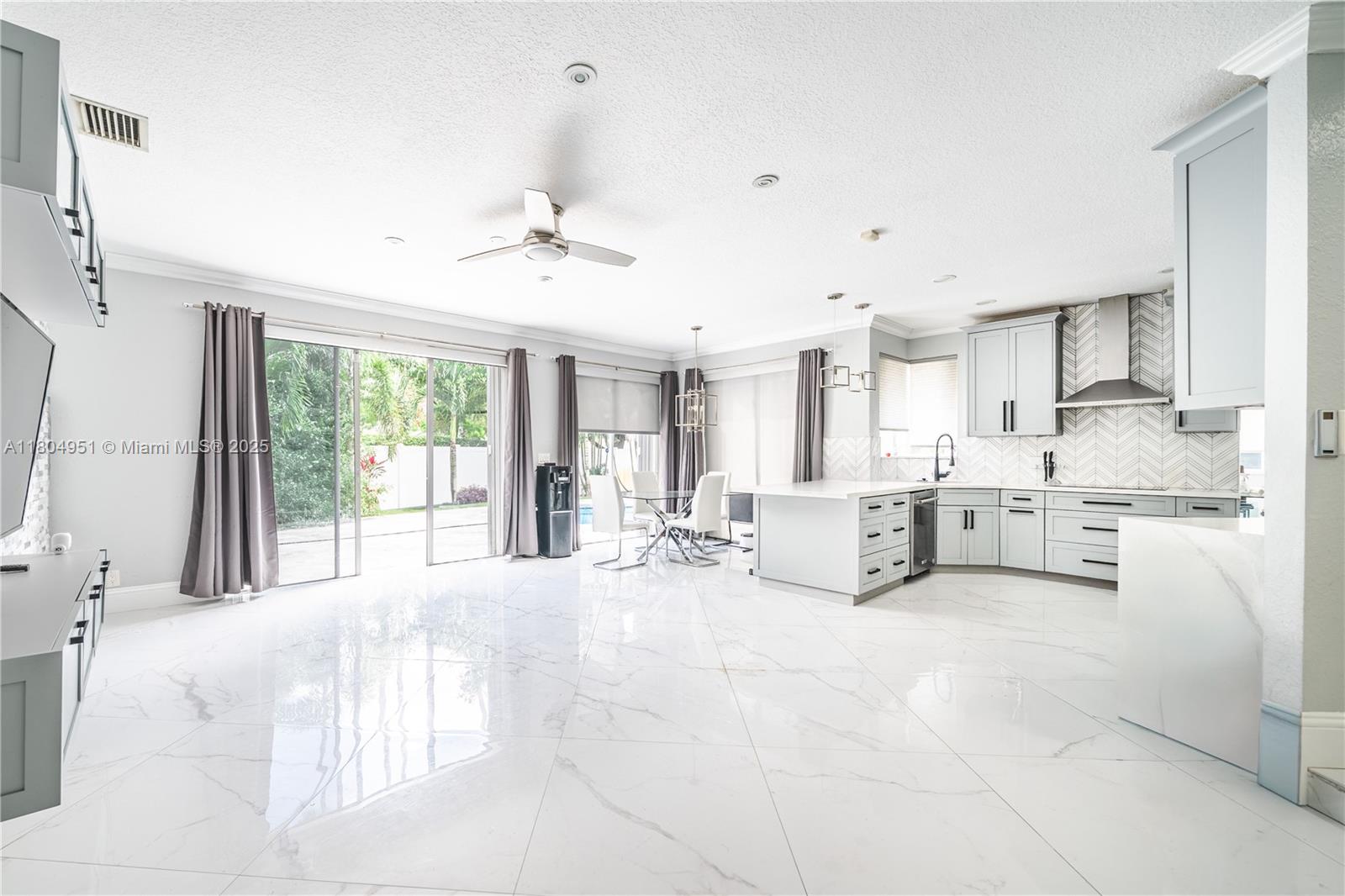 18201 NW 16th St, Pembroke Pines, Florida image 10