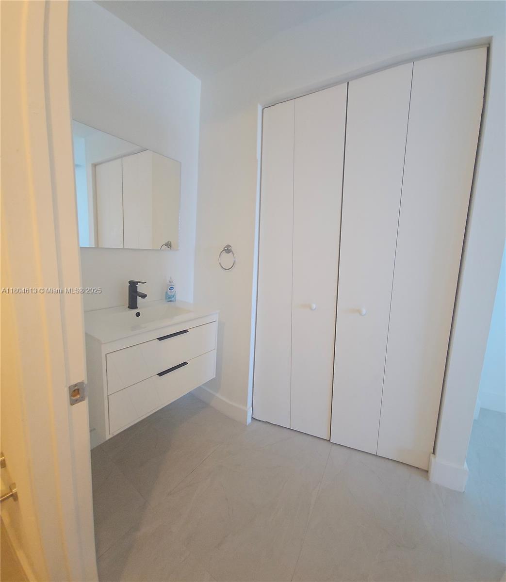 690 SW 1st Ct #1915, Miami FL 33130
