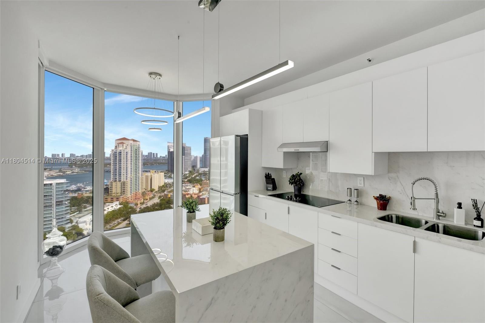 300 S Pointe Dr #2606, Miami Beach FL 33139