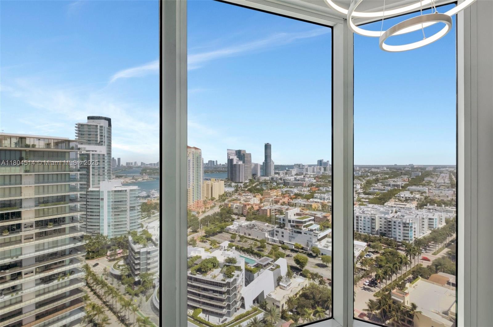 300 S Pointe Dr #2606, Miami Beach FL 33139
