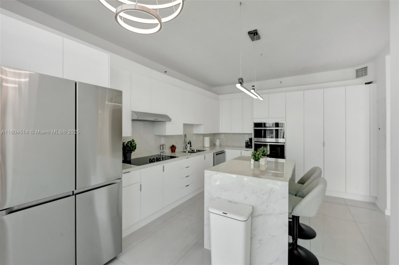 300 S Pointe Dr #2606, Miami Beach FL 33139