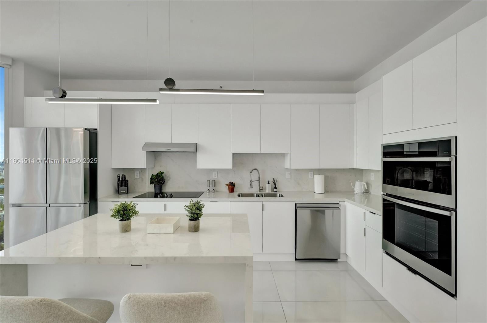 300 S Pointe Dr #2606, Miami Beach FL 33139