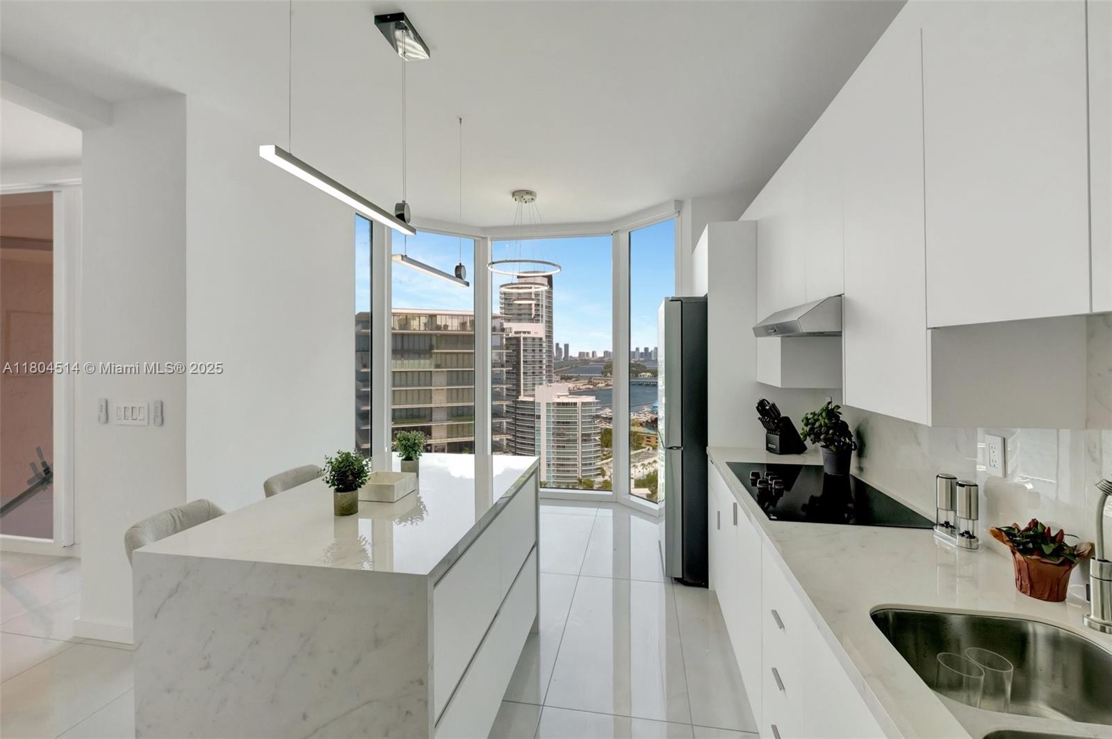 300 S Pointe Dr #2606, Miami Beach FL 33139