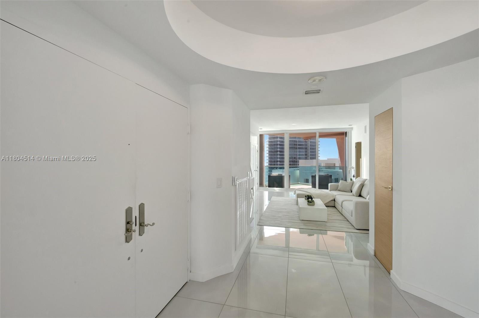 300 S Pointe Dr #2606, Miami Beach FL 33139