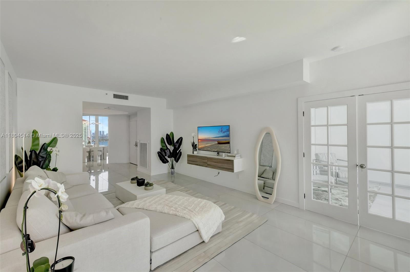 300 S Pointe Dr #2606, Miami Beach FL 33139