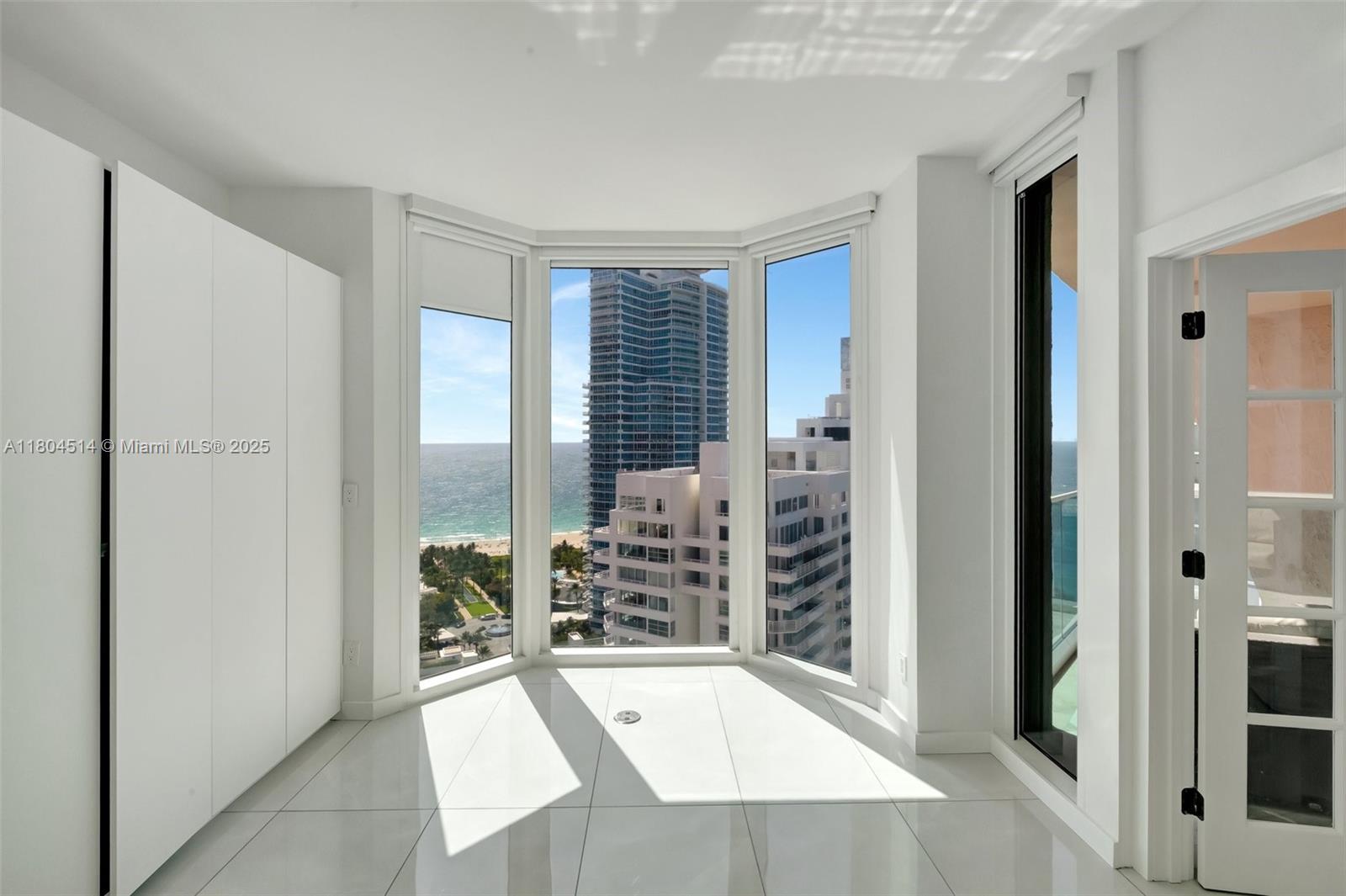 300 S Pointe Dr #2606, Miami Beach FL 33139