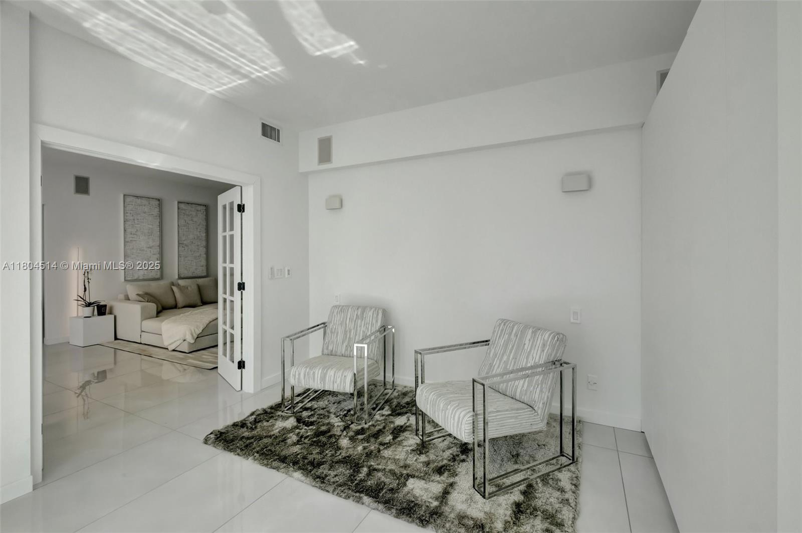 300 S Pointe Dr #2606, Miami Beach FL 33139
