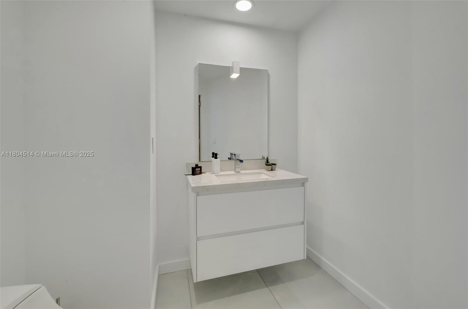 300 S Pointe Dr #2606, Miami Beach FL 33139
