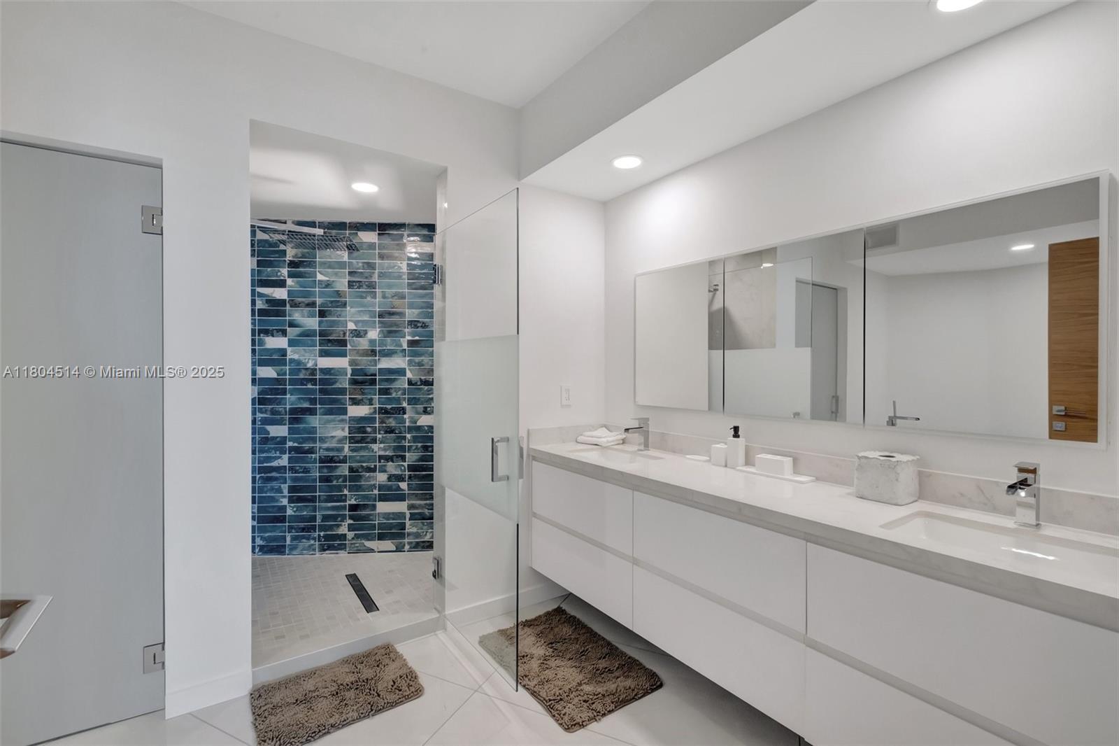 300 S Pointe Dr #2606, Miami Beach FL 33139