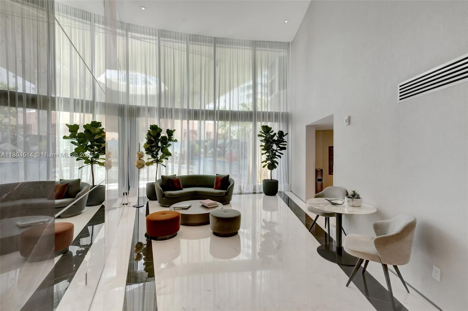 300 S Pointe Dr #2606, Miami Beach FL 33139